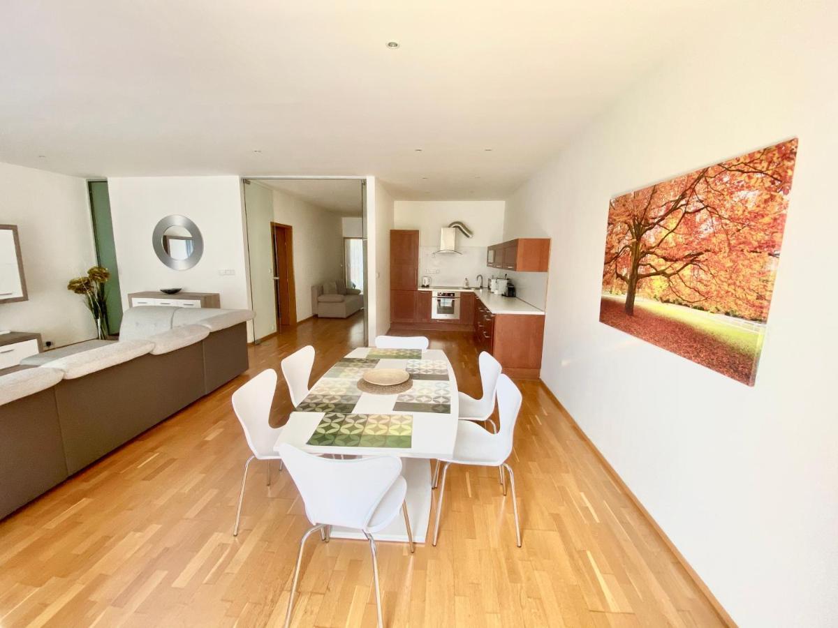 Apartamento Korunni Dvur, 2 Free Parkings Praga